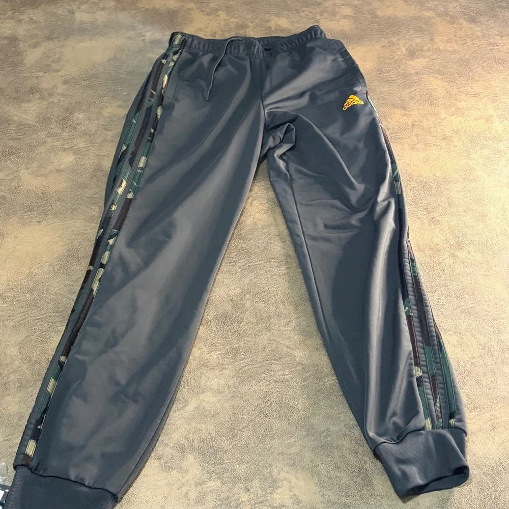 Adidas Track Pants Mens Small Grey Camo Stripe Primegreen Joggers H48440